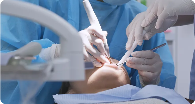 矯正・インプラントなど幅広い治療に対応